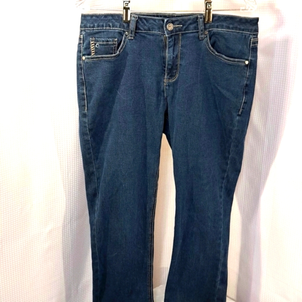 Earl Jeans size 12 but fits more like an 8. That’s why I’m reposhing